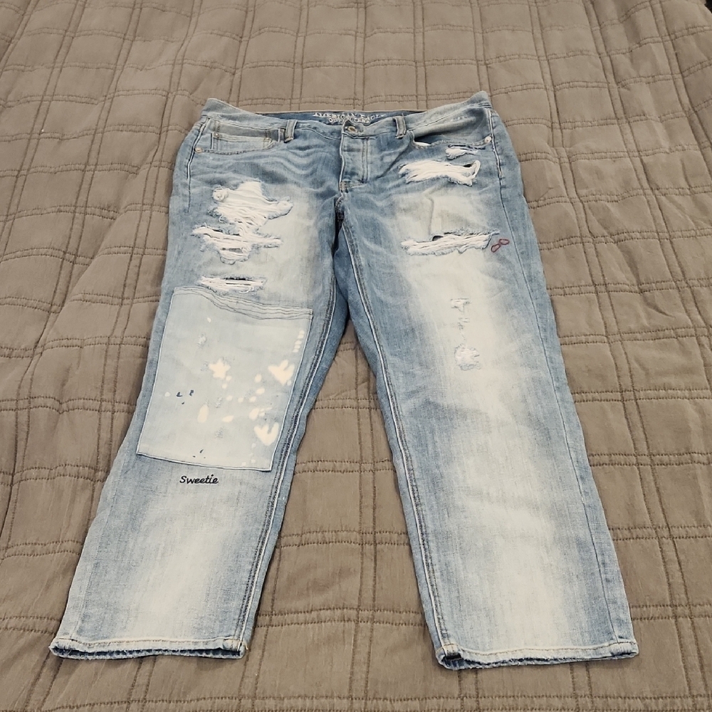 American Eagle Outfitters Light Wash Distressed Jeans W/ Embroidery Size 14!
